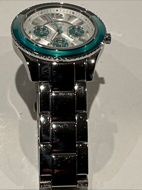 EUC Fossil Stainless Steel back with 7” Silvertone adj. band.